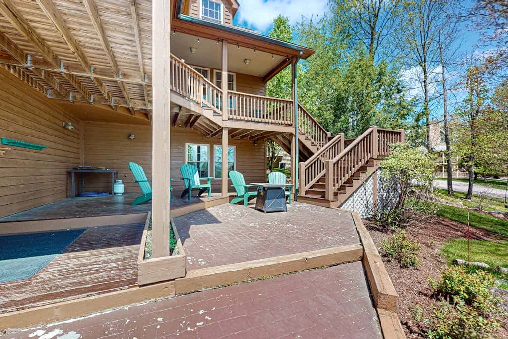 Charming 5BR Cabin - HOT TUB - McHenry