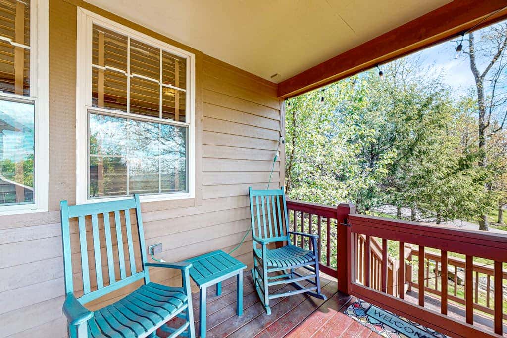 Charming 5BR Cabin - HOT TUB - McHenry