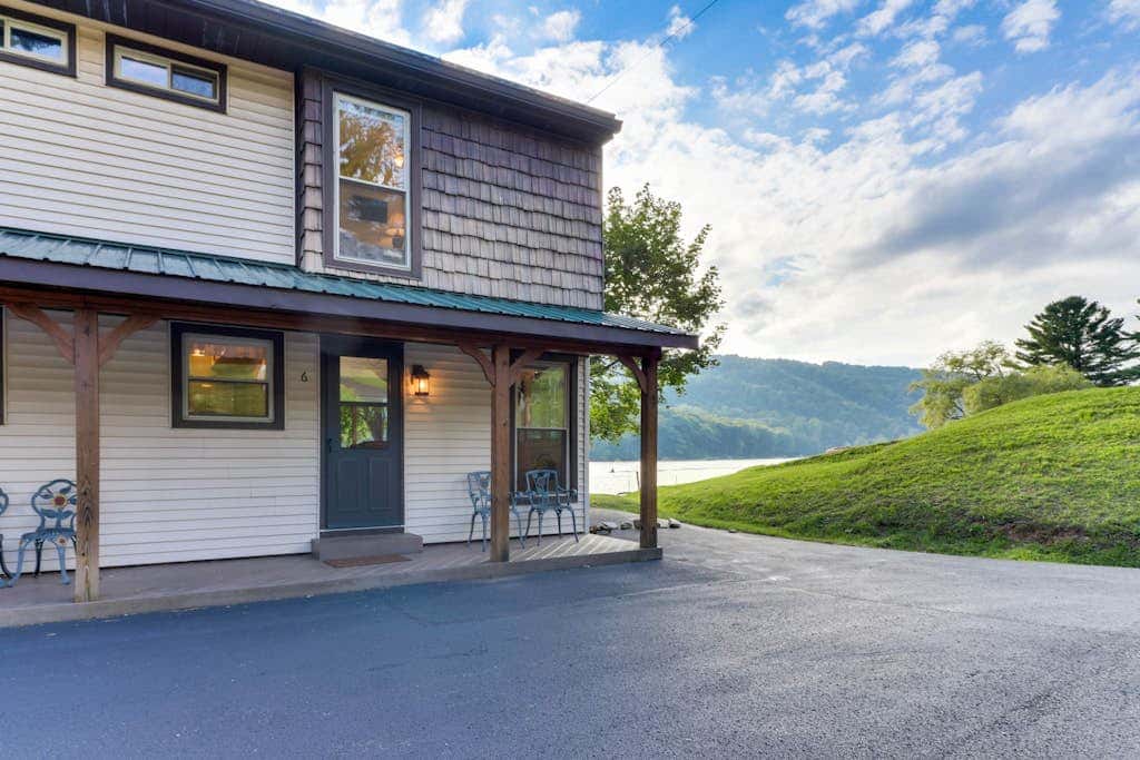 2BR - Cozy - Lakeside - Dock
