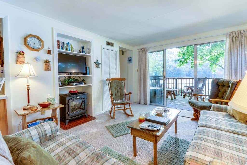 2BR - Cozy - Lakeside - Dock