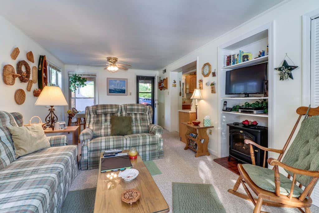 2BR - Cozy - Lakeside - Dock