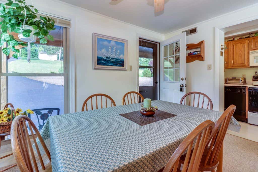 2BR - Cozy - Lakeside - Dock