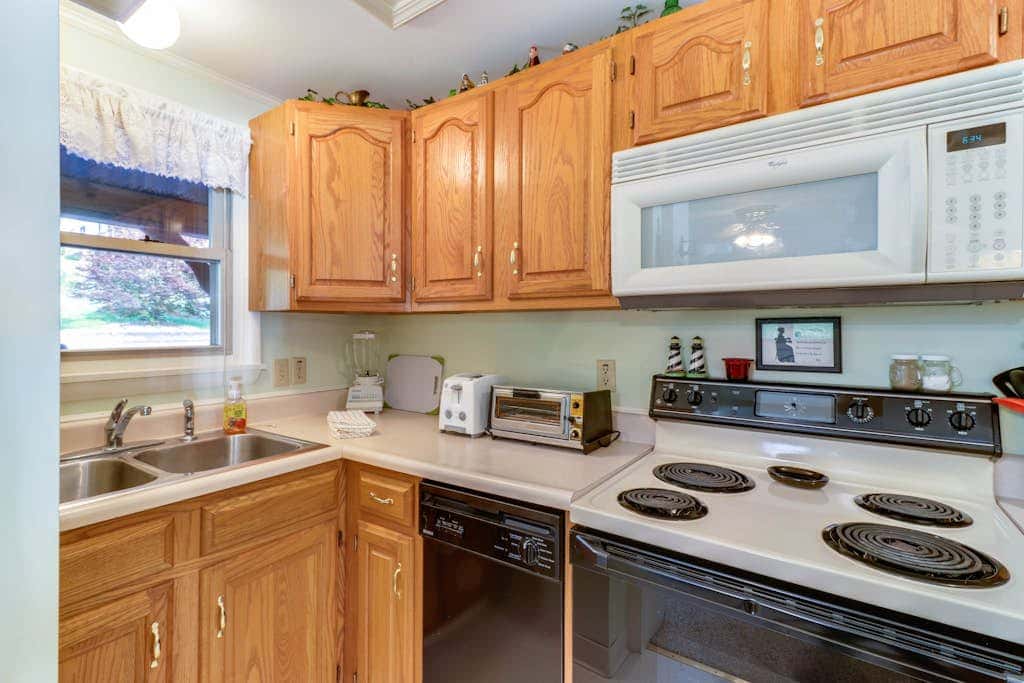 2BR - Cozy - Lakeside - Dock
