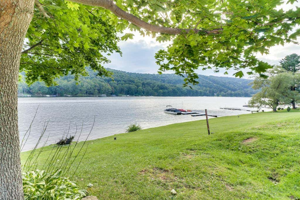 2BR - Cozy - Lakeside - Dock