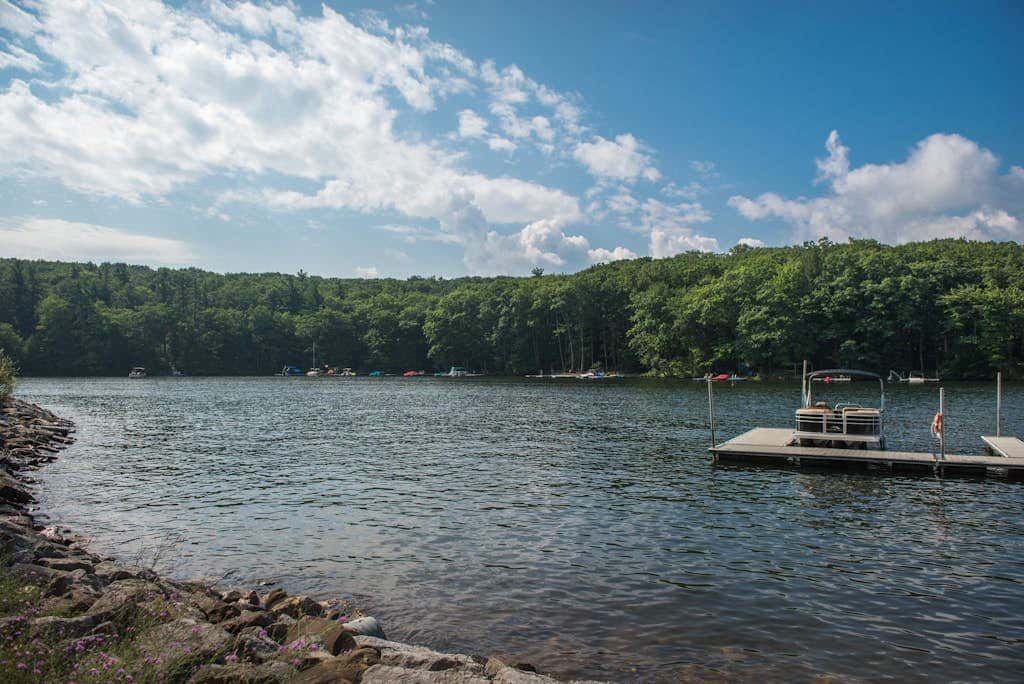 2BR - Cozy - Lakeside - Dock