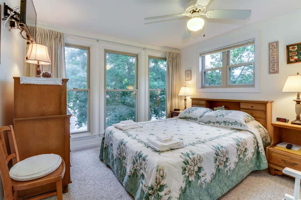 2BR - Cozy - Lakeside - Dock
