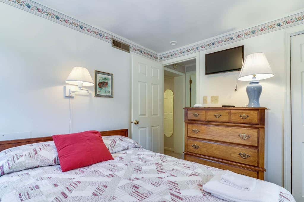 2BR - Cozy - Lakeside - Dock