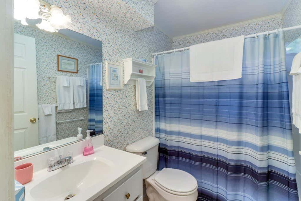 2BR - Cozy - Lakeside - Dock