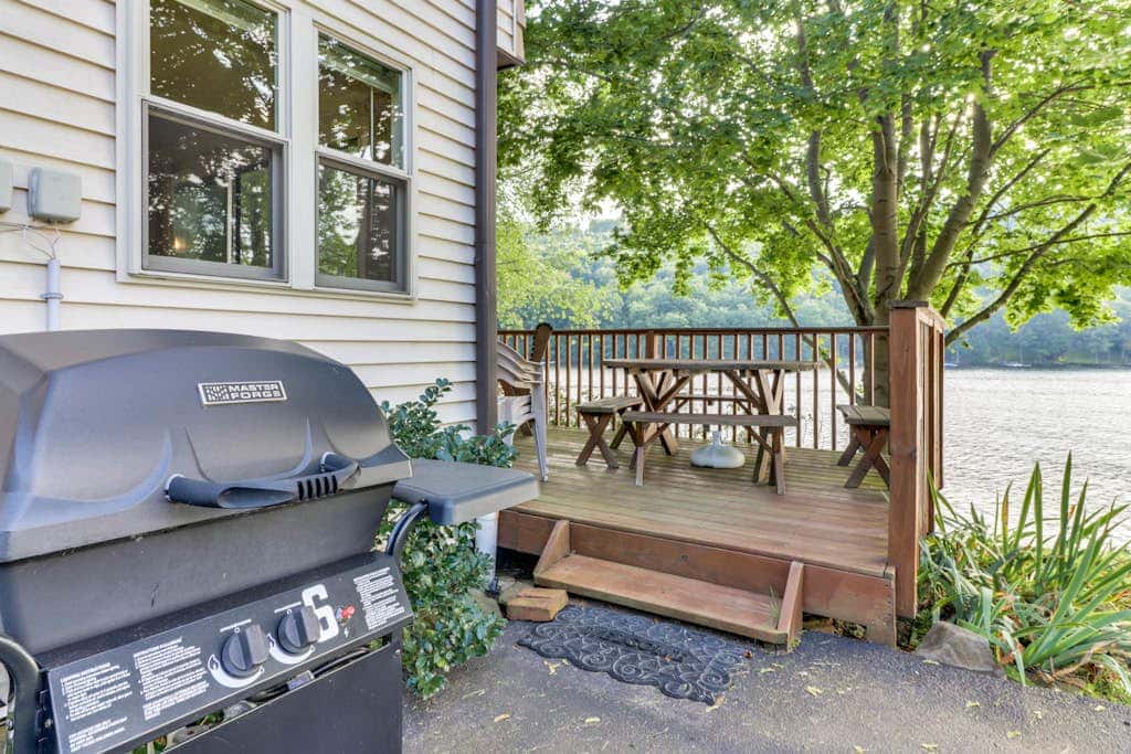 2BR - Cozy - Lakeside - Dock