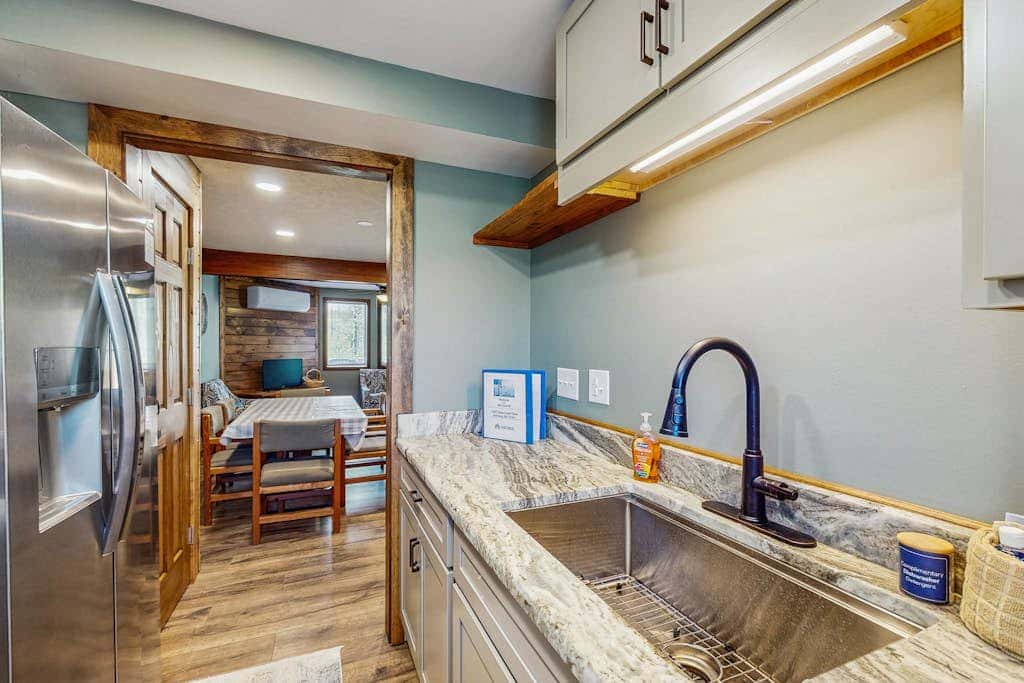 2BR - Cozy - Lakefront - Hot Tub