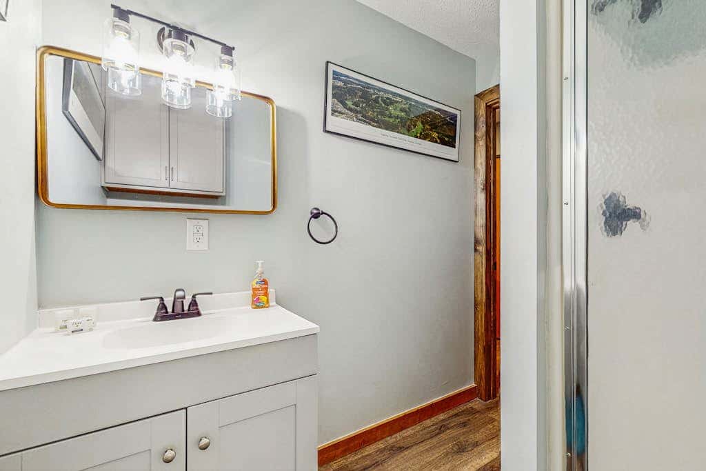 2BR - Cozy - Lakefront - Hot Tub