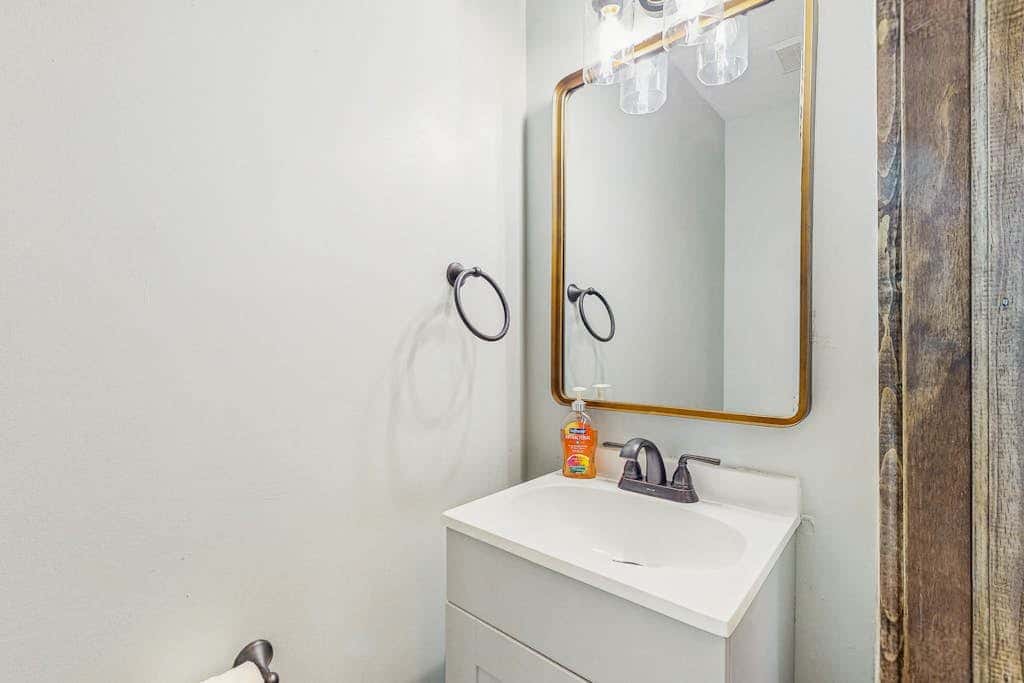 2BR - Cozy - Lakefront - Hot Tub
