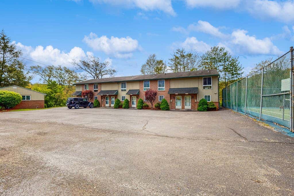 2BR - Cozy - Lakefront - Hot Tub