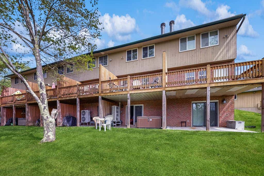 2BR - Cozy - Lakefront - Hot Tub