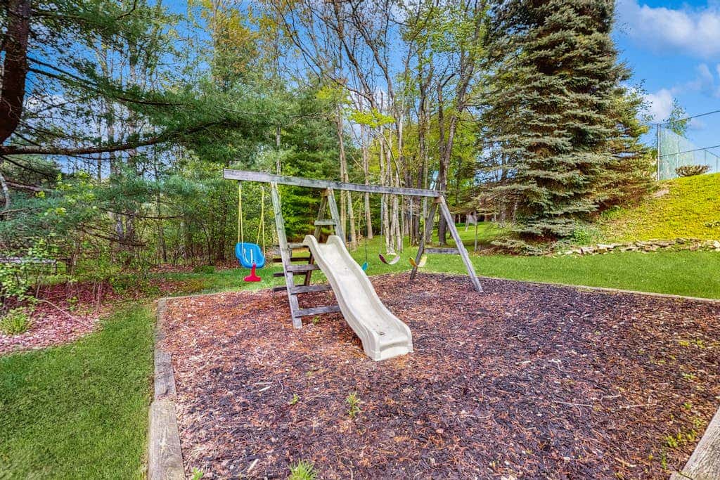 2BR - Cozy - Lakefront - Hot Tub