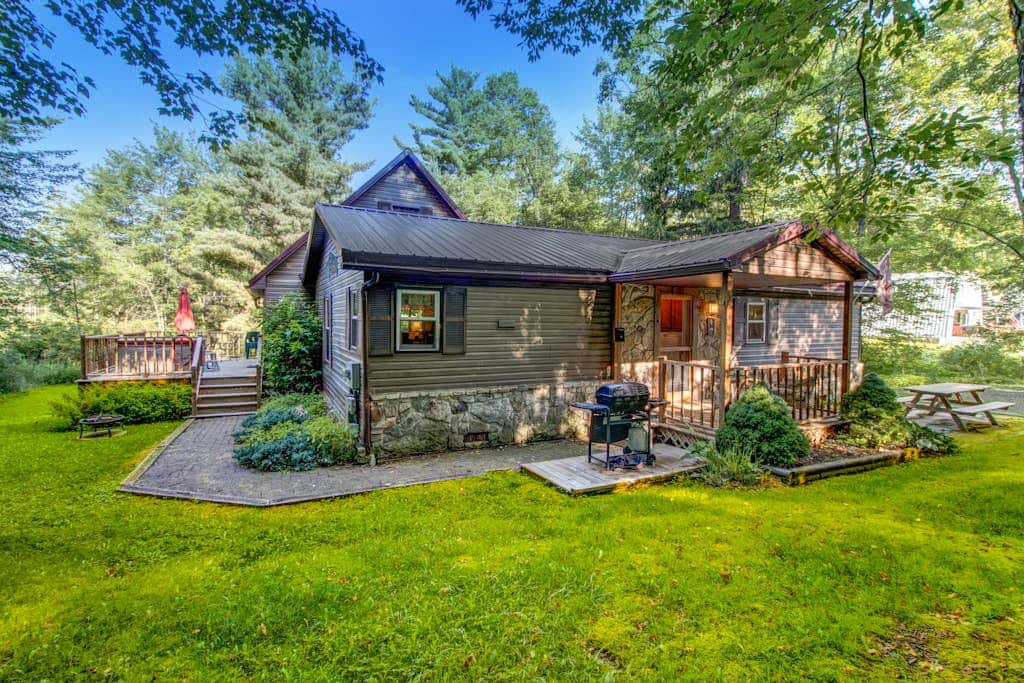 3BR - Cozy Cabin - Hot Tub