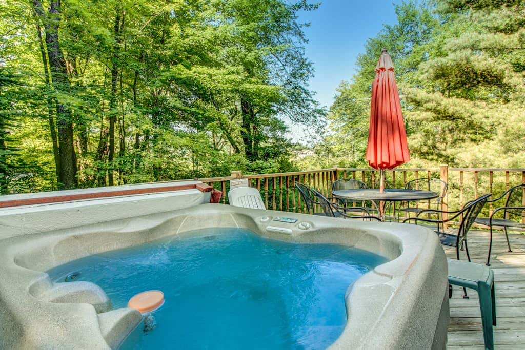 3BR - Cozy Cabin - Hot Tub