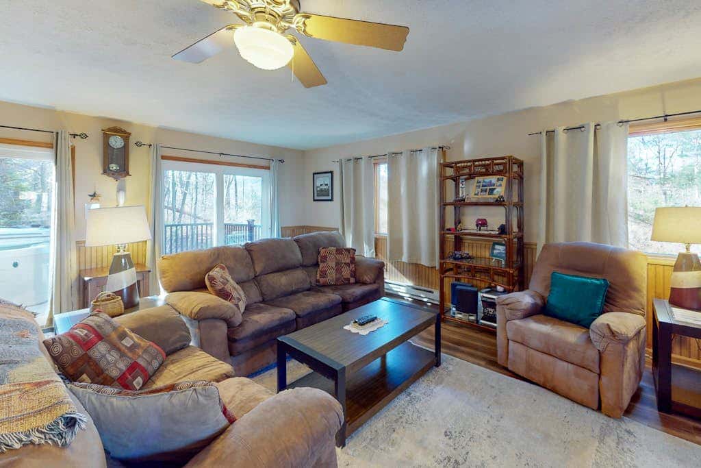 3BR - Cozy Cabin - Hot Tub
