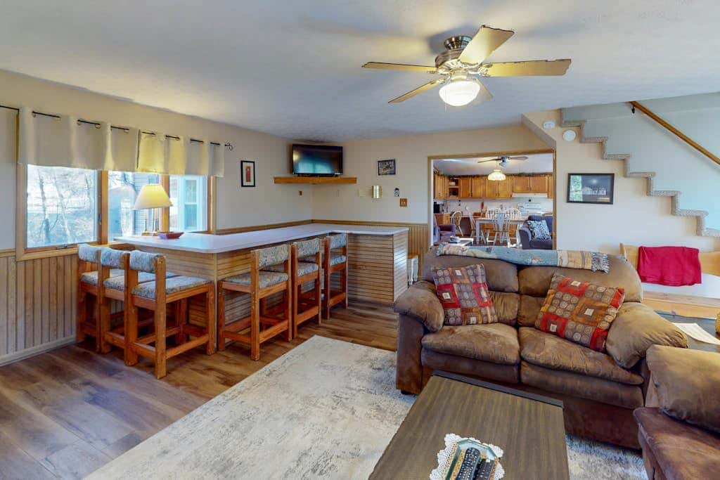 3BR - Cozy Cabin - Hot Tub