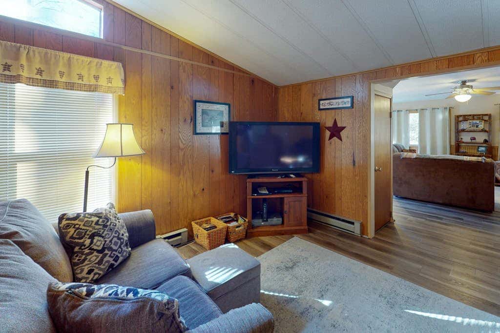 3BR - Cozy Cabin - Hot Tub