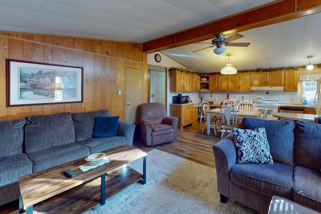 3BR - Cozy Cabin - Hot Tub