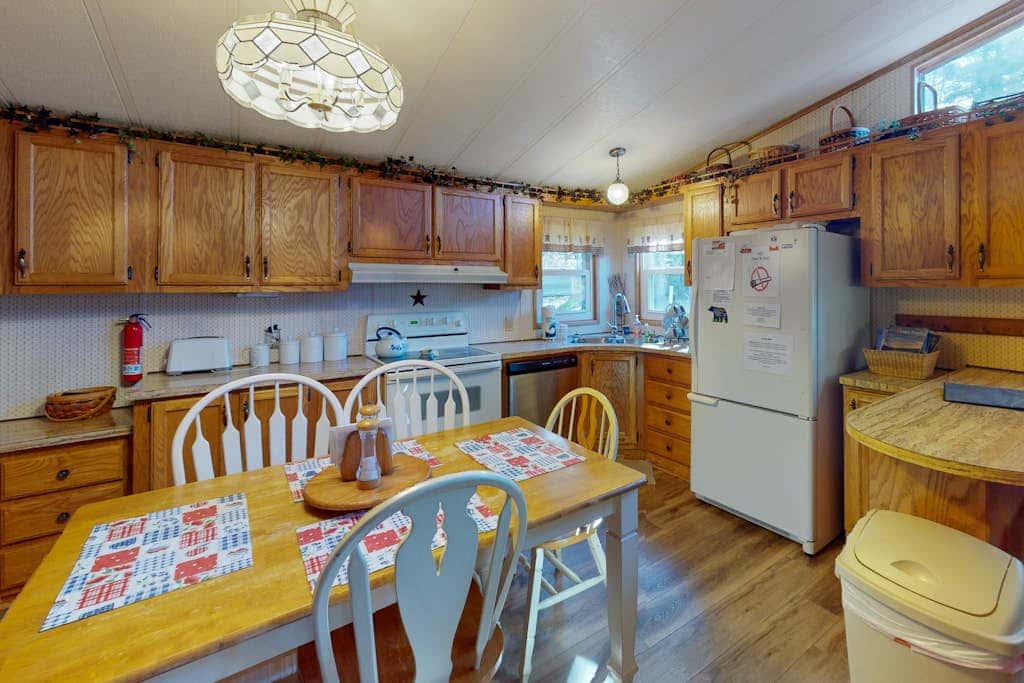 3BR - Cozy Cabin - Hot Tub