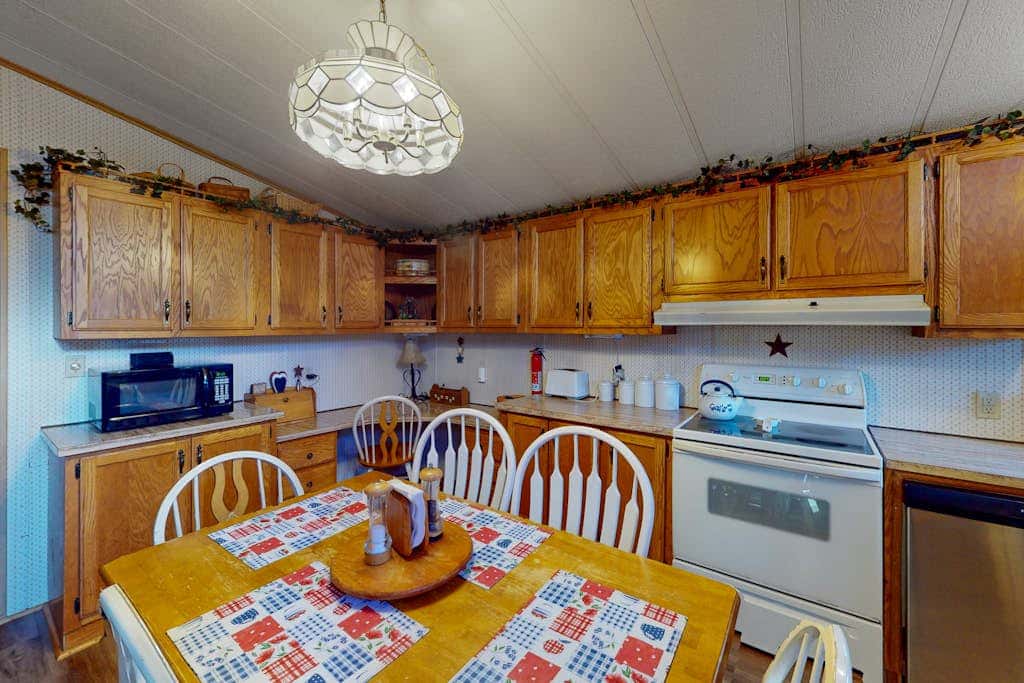 3BR - Cozy Cabin - Hot Tub