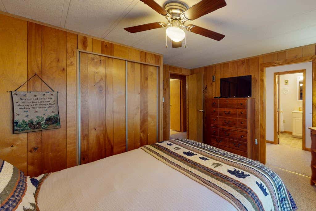 3BR - Cozy Cabin - Hot Tub