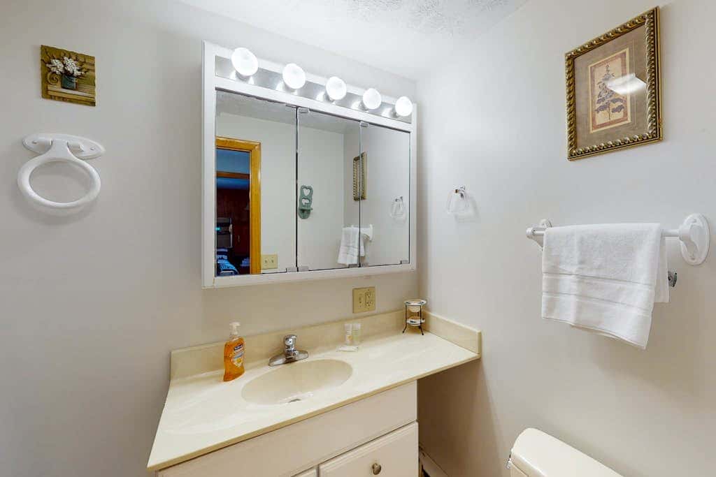 3BR - Cozy Cabin - Hot Tub