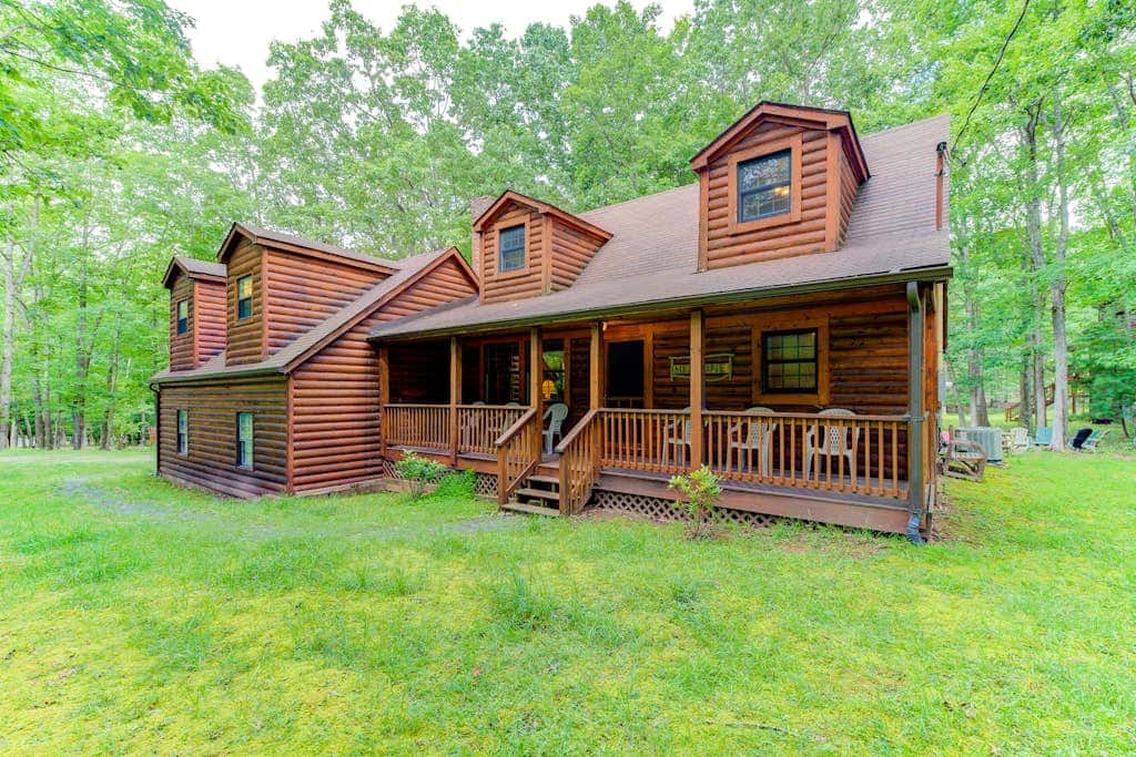 3BR - Cozy Log Cabin - Hot Tub