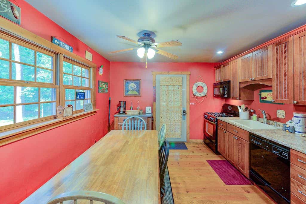 3BR - Cozy Log Cabin - Hot Tub