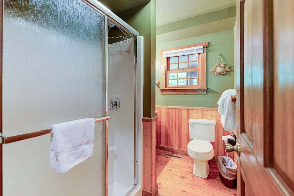 3BR - Cozy Log Cabin - Hot Tub