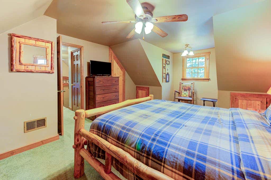 3BR - Cozy Log Cabin - Hot Tub