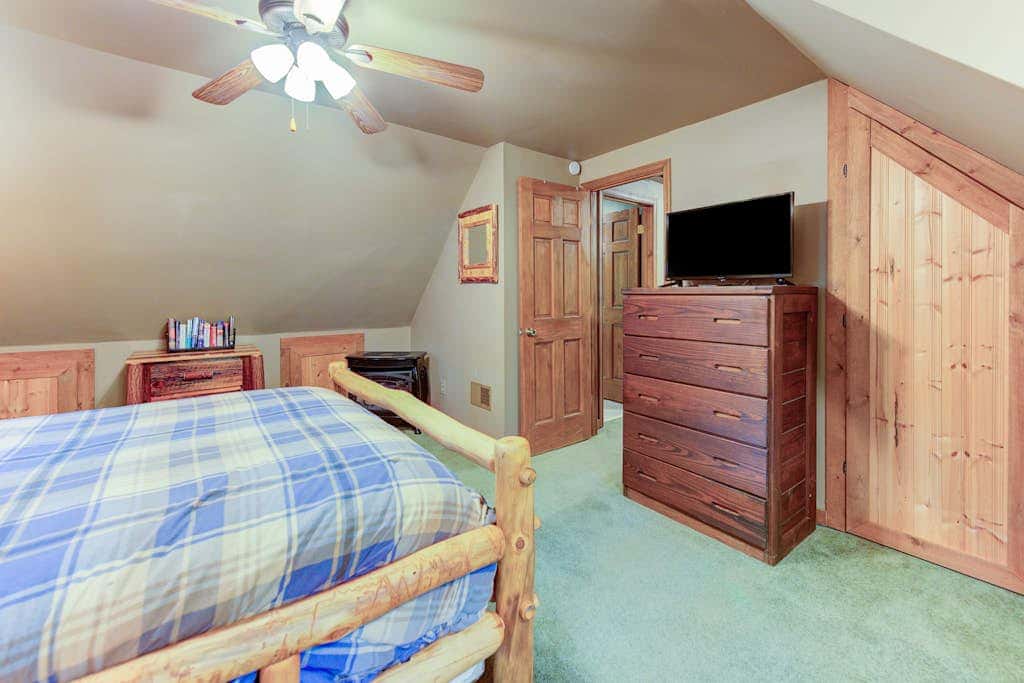 3BR - Cozy Log Cabin - Hot Tub