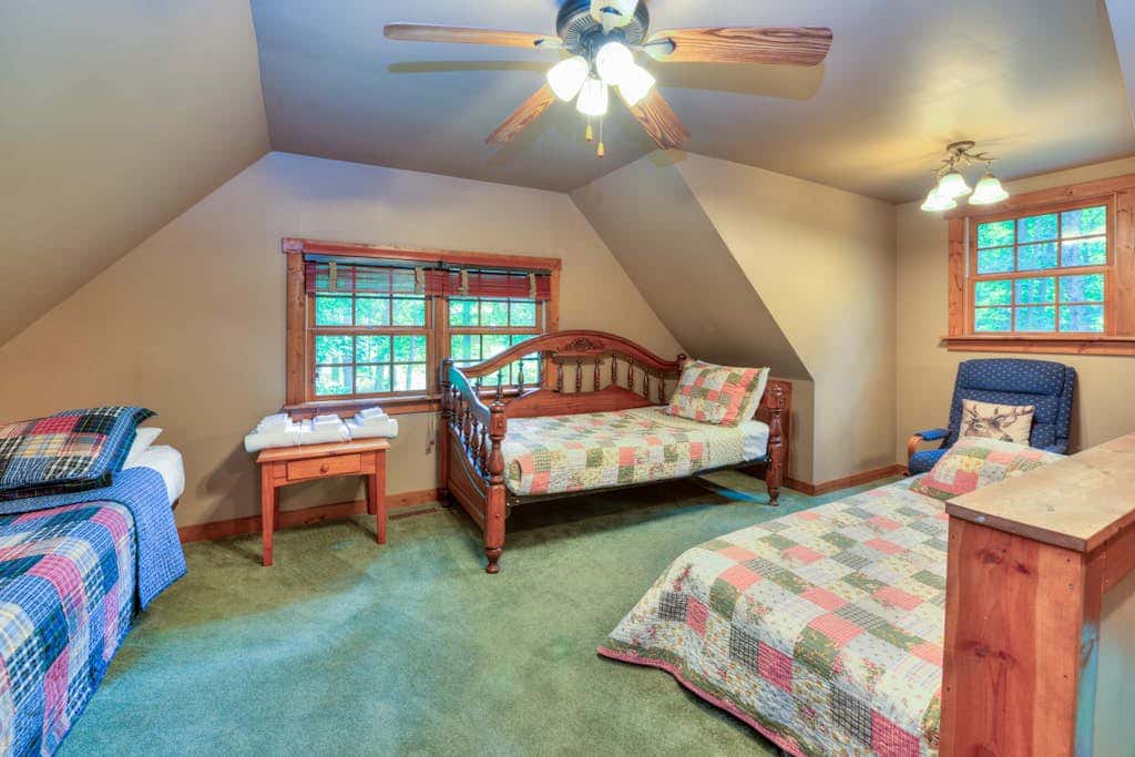 3BR - Cozy Log Cabin - Hot Tub