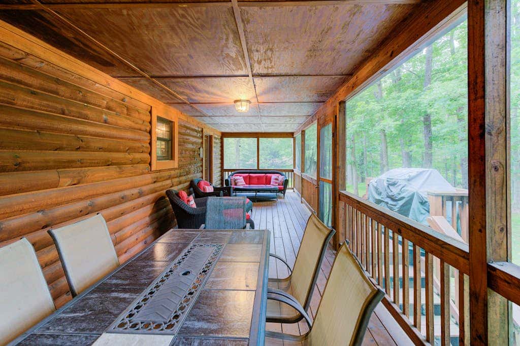 3BR - Cozy Log Cabin - Hot Tub