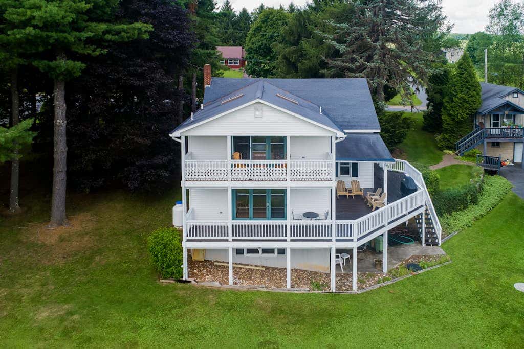 Rustic 3BR Farmhouse - MOUNTAIN VIEW - McHenry