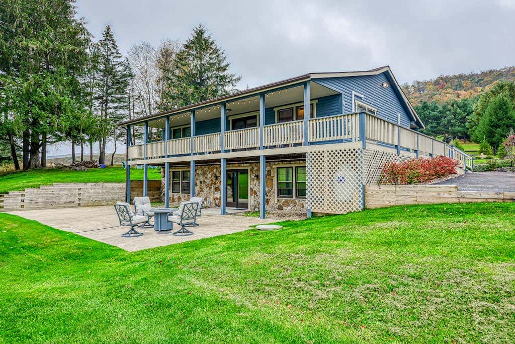 Charming 3BR Cabin - POND VIEW - McHenry