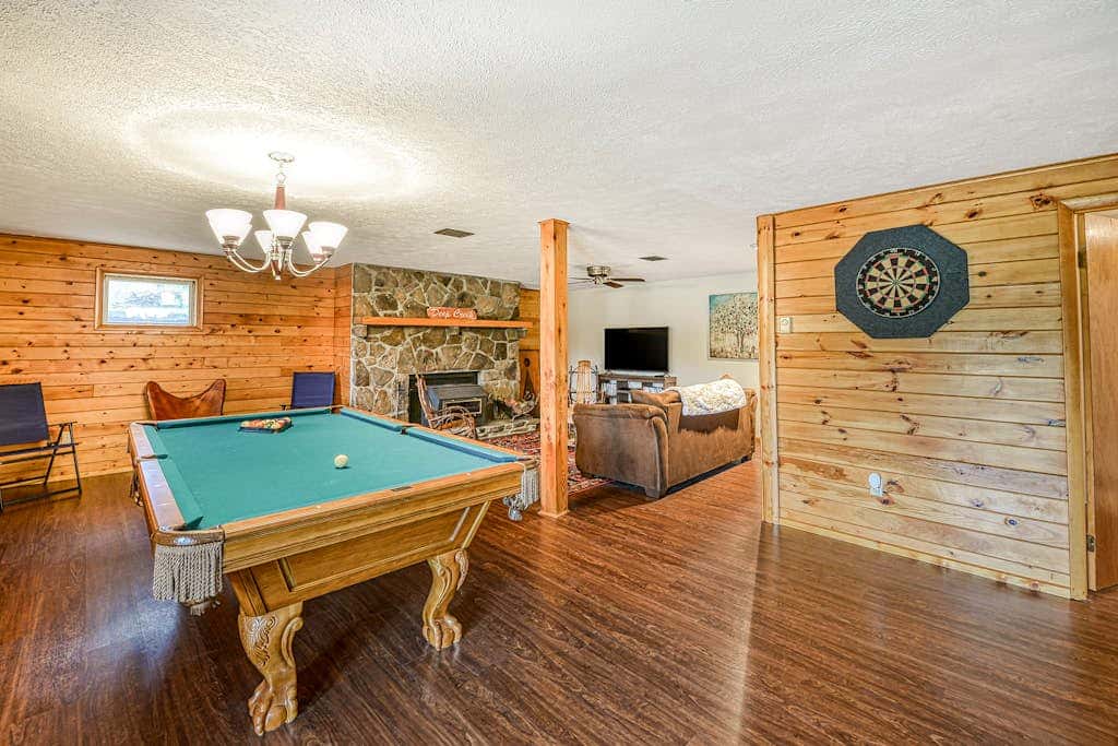 Charming 3BR Cabin - POND VIEW - McHenry