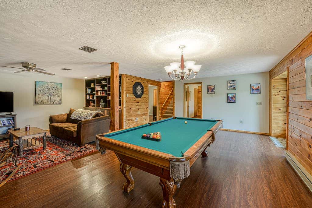 Charming 3BR Cabin - POND VIEW - McHenry