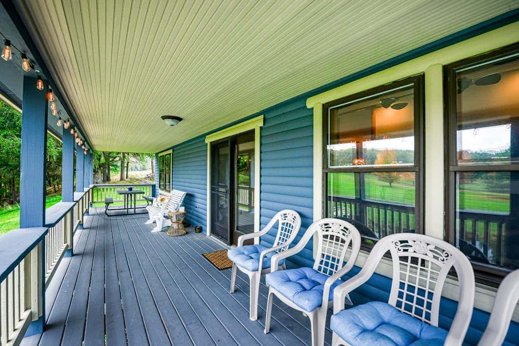 Charming 3BR Cabin - POND VIEW - McHenry