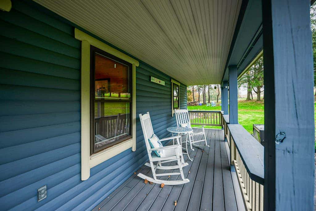 Charming 3BR Cabin - POND VIEW - McHenry