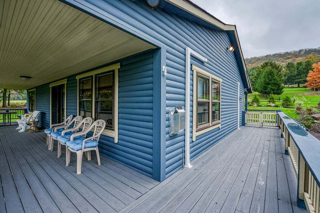 Charming 3BR Cabin - POND VIEW - McHenry