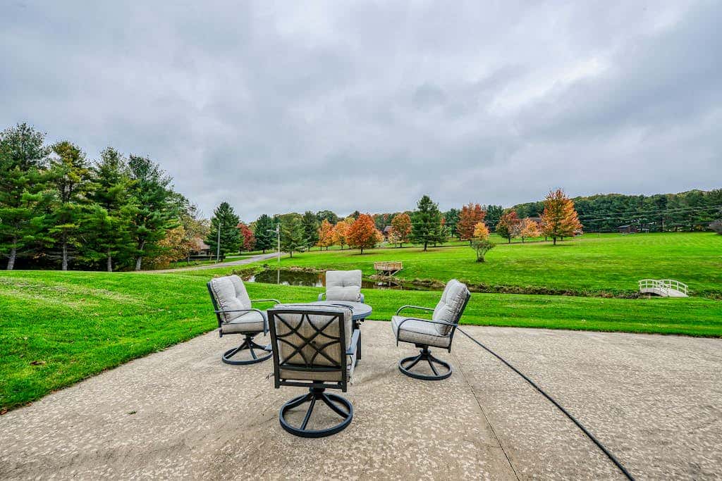 Charming 3BR Cabin - POND VIEW - McHenry