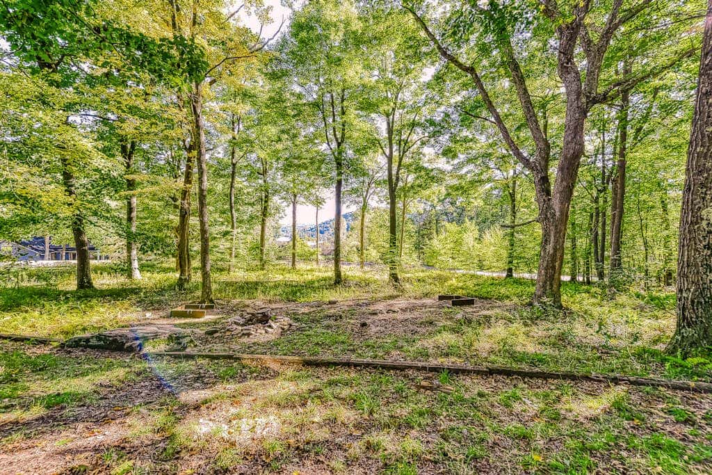 Rustic 5BR Home - HOT TUB & FIREPLACE - McHenry