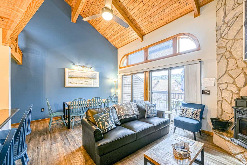 Modern Charming 3BR Condo - LAKE VIEW - McHenry