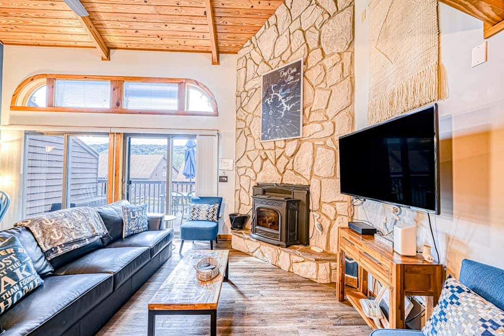 Modern Charming 3BR Condo - LAKE VIEW - McHenry