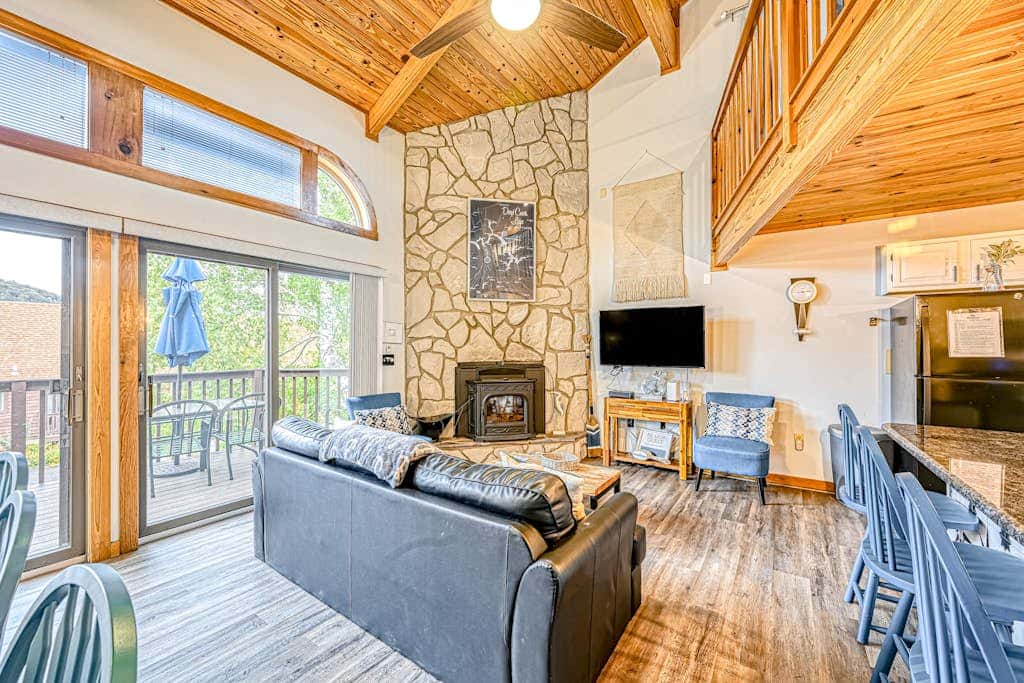 Modern Charming 3BR Condo - LAKE VIEW - McHenry