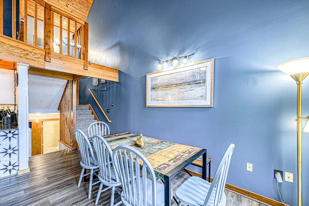 Modern Charming 3BR Condo - LAKE VIEW - McHenry
