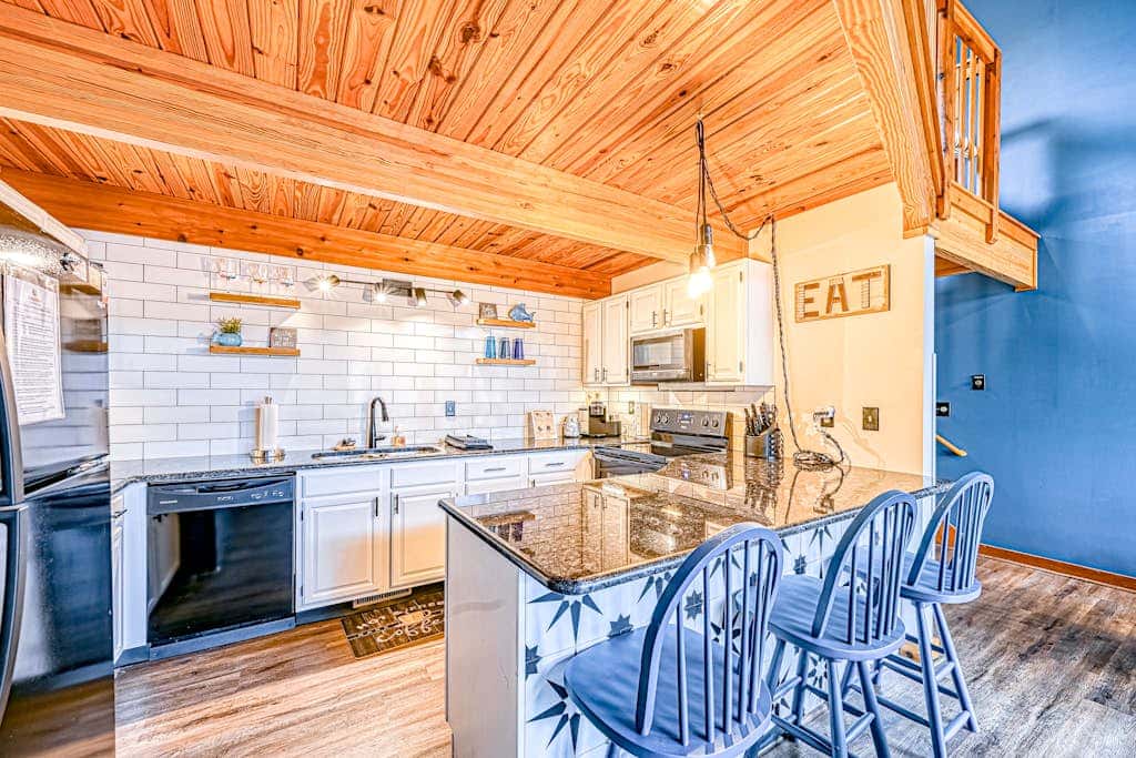 Modern Charming 3BR Condo - LAKE VIEW - McHenry